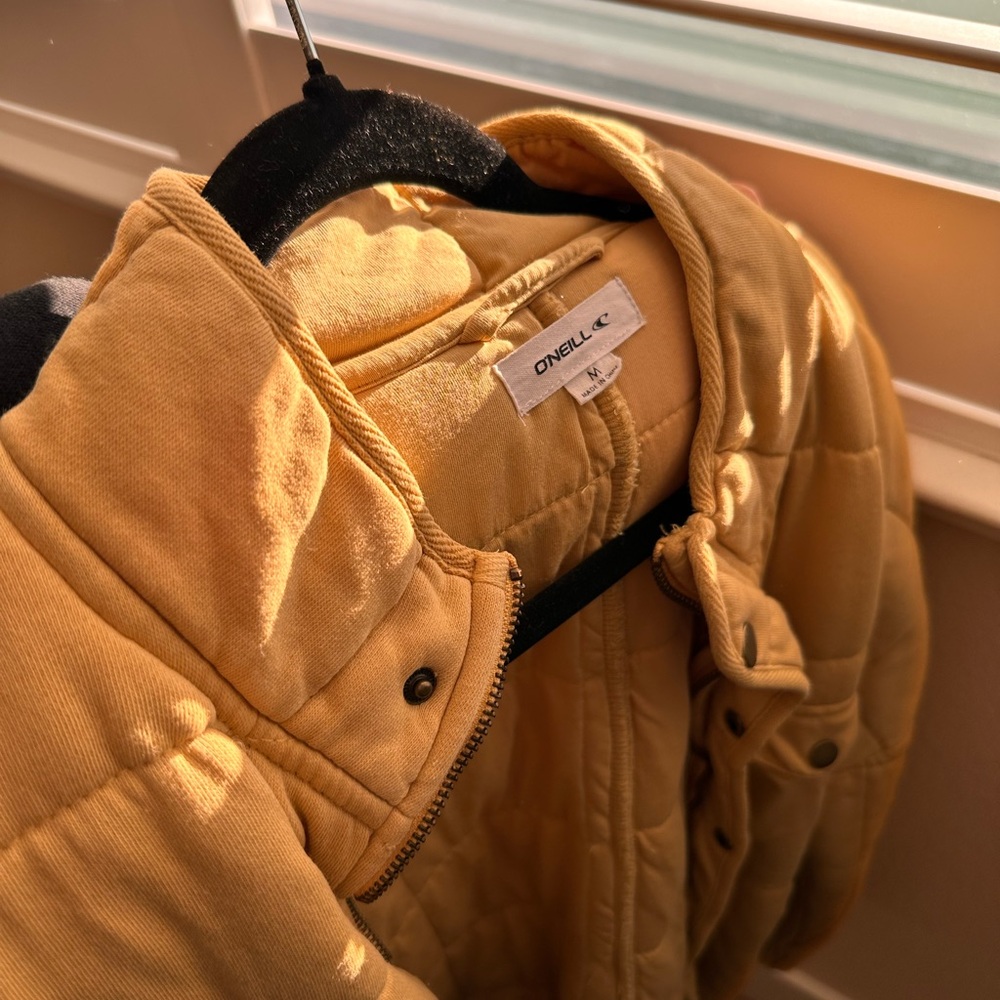 O’Neill Mable quilted jacket. Women’s size medium. Golden yellow color - Picture 5 of 6